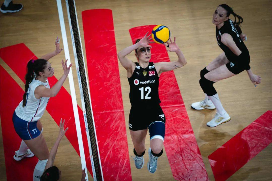 土耳其女排狂追7分 翻盘局打到33-31 瓦尔加斯砍下31分 加拿大横扫