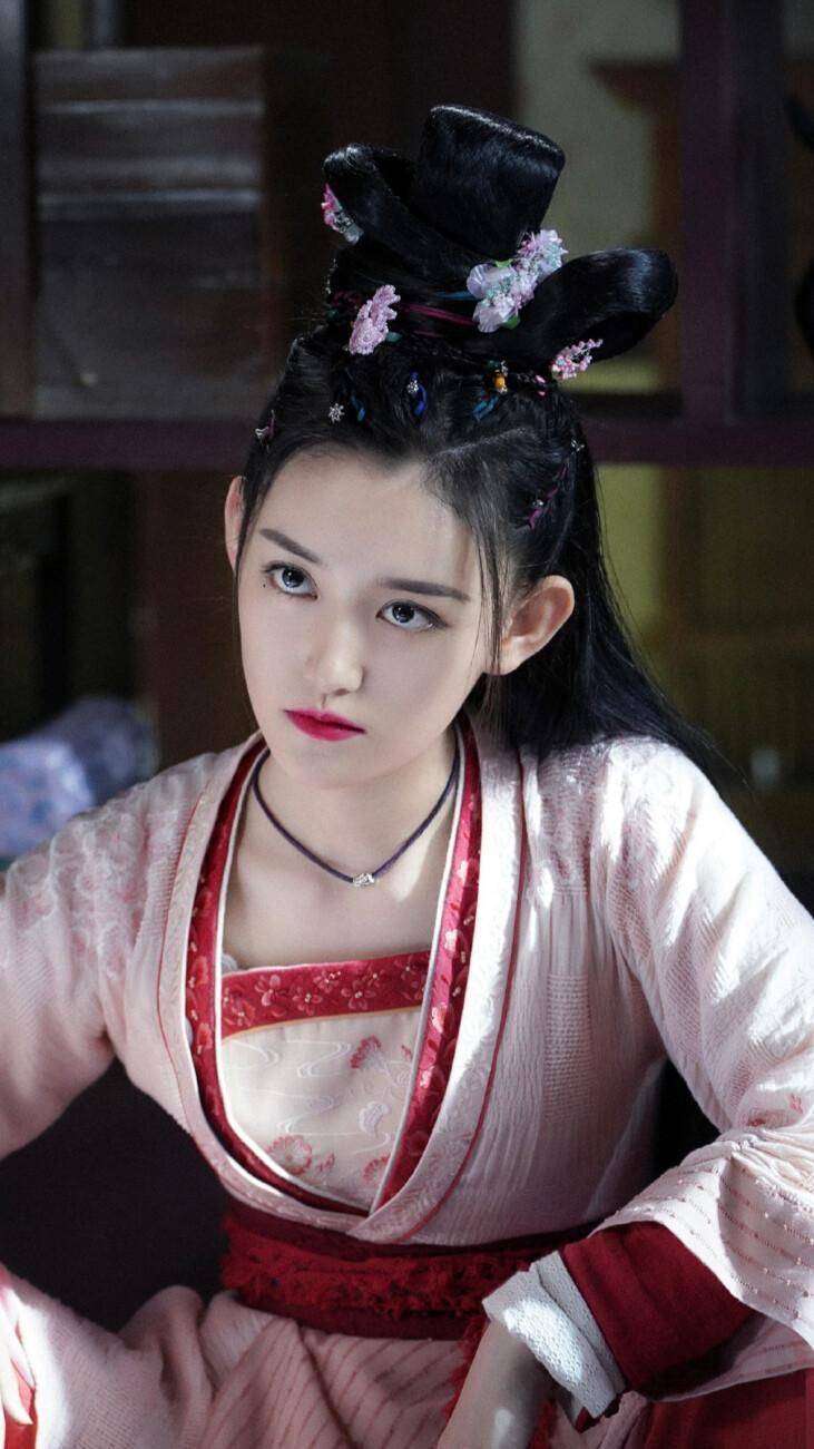 23岁蒋依依涉嫌偷税漏税,被认定为"劣迹艺人"?工作室回应了