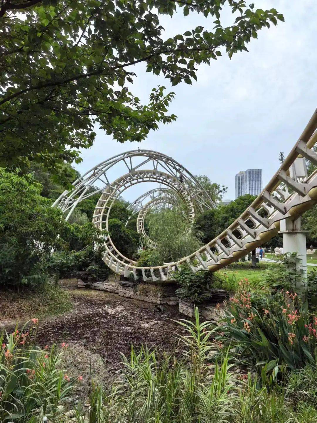 "成都迪士尼" 曾经就在猛追湾_游乐园_列车_翻滚