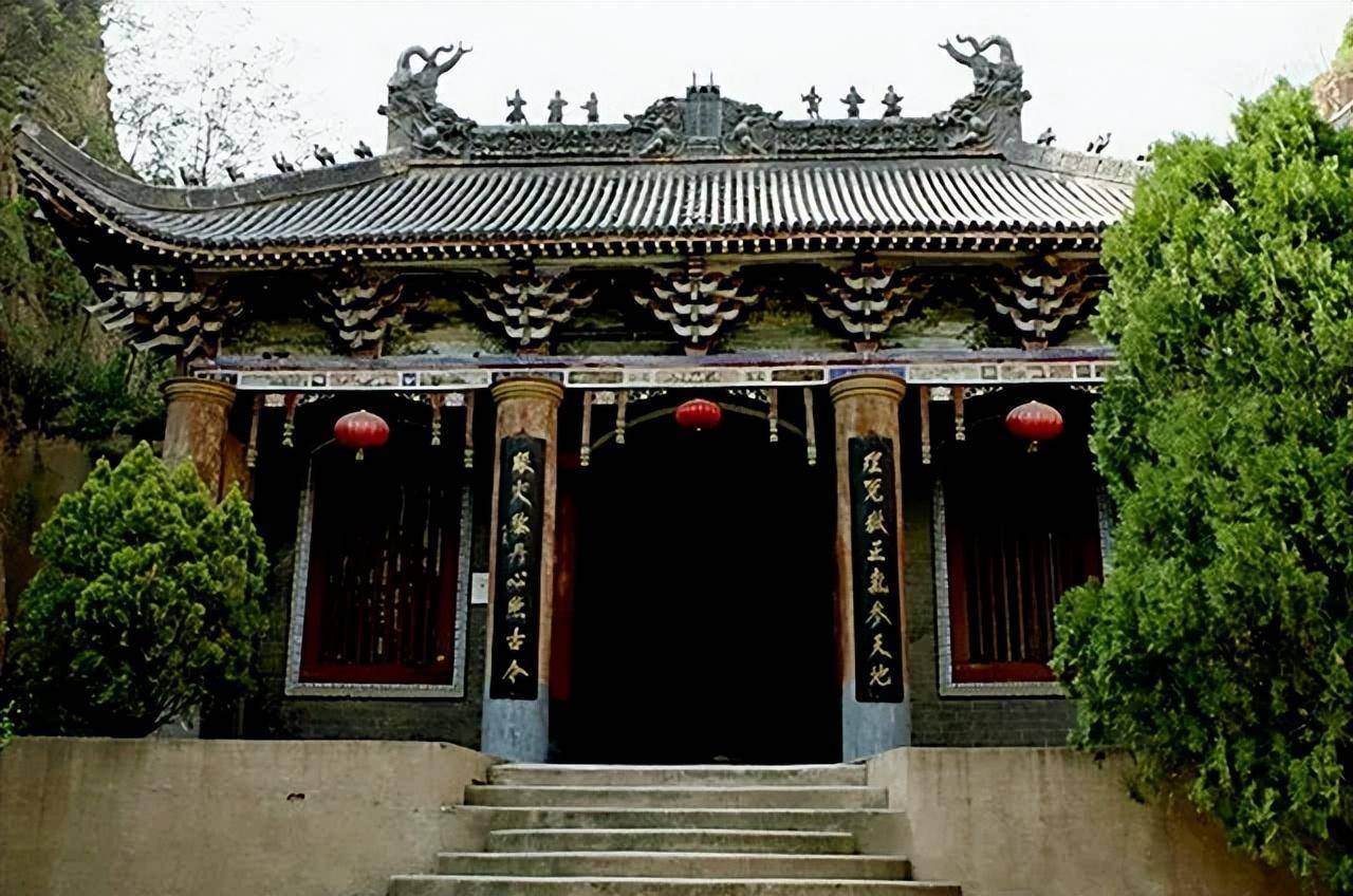 洛阳一处千年古刹,曾与白马寺,龙门石窟齐名,如今却已杂草丛生