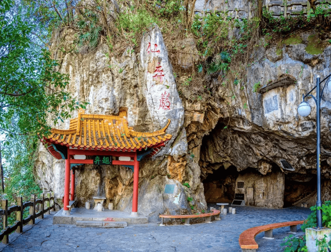 『马鞍山公园』是柳州市中心区的最高的山峰之一.