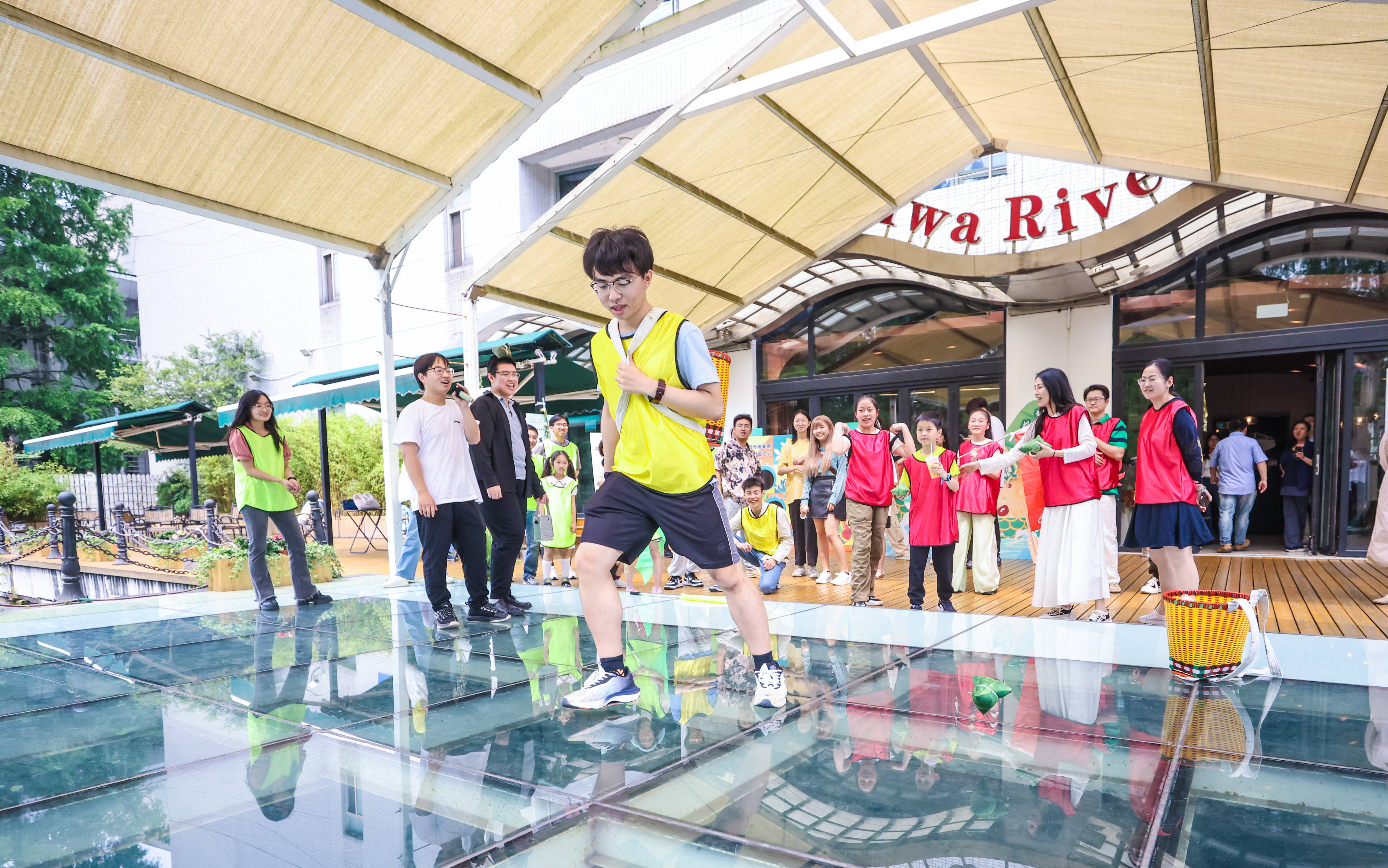包粽子,做香囊,海峡两岸青年学生共同体验端午节庆文化