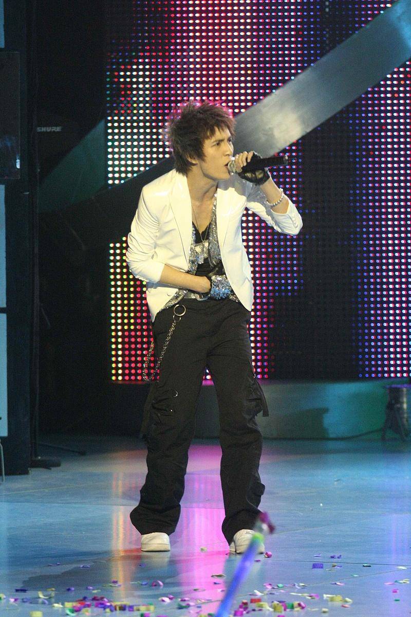 薛之谦西宁演唱会闹大了,高原反应引热议_明星_舞台_事件