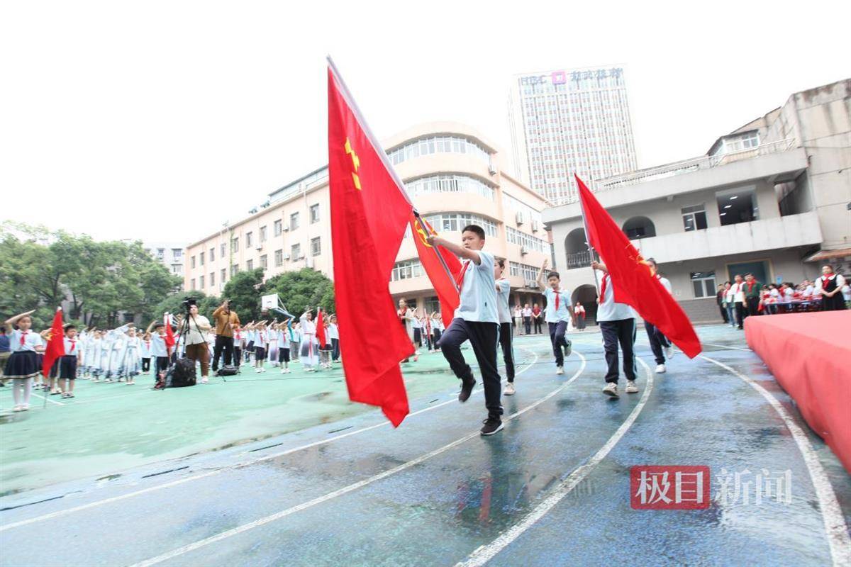 武汉市洪山区街道口小学少工委特别策划组织了"