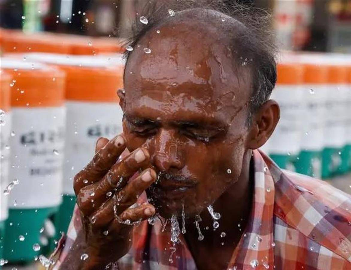 水龙头流出的水跟开水没啥区别 印度一天至少85人疑因高温天气死亡 首都居民