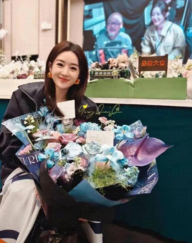 赵丽颖带儿子逛动物园,罕晒母子合照秀幸福,5岁想想身高优越