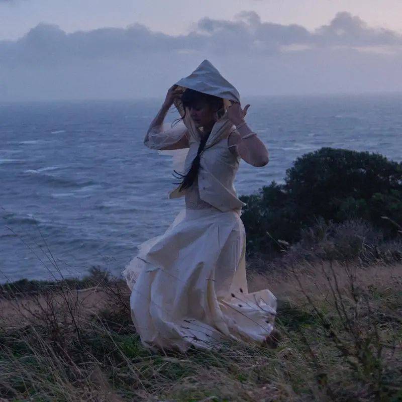 becky hill二专洋溢自信主导缤纷律动驰骋色彩|每周新发行专辑盘点