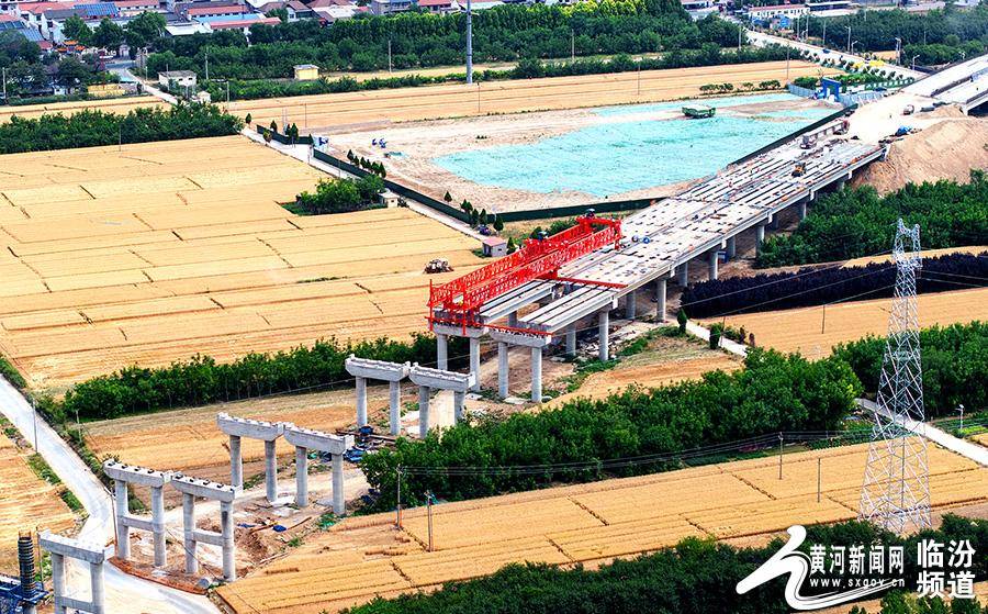 国道108临汾段改线项目:程村跨线桥建设正酣