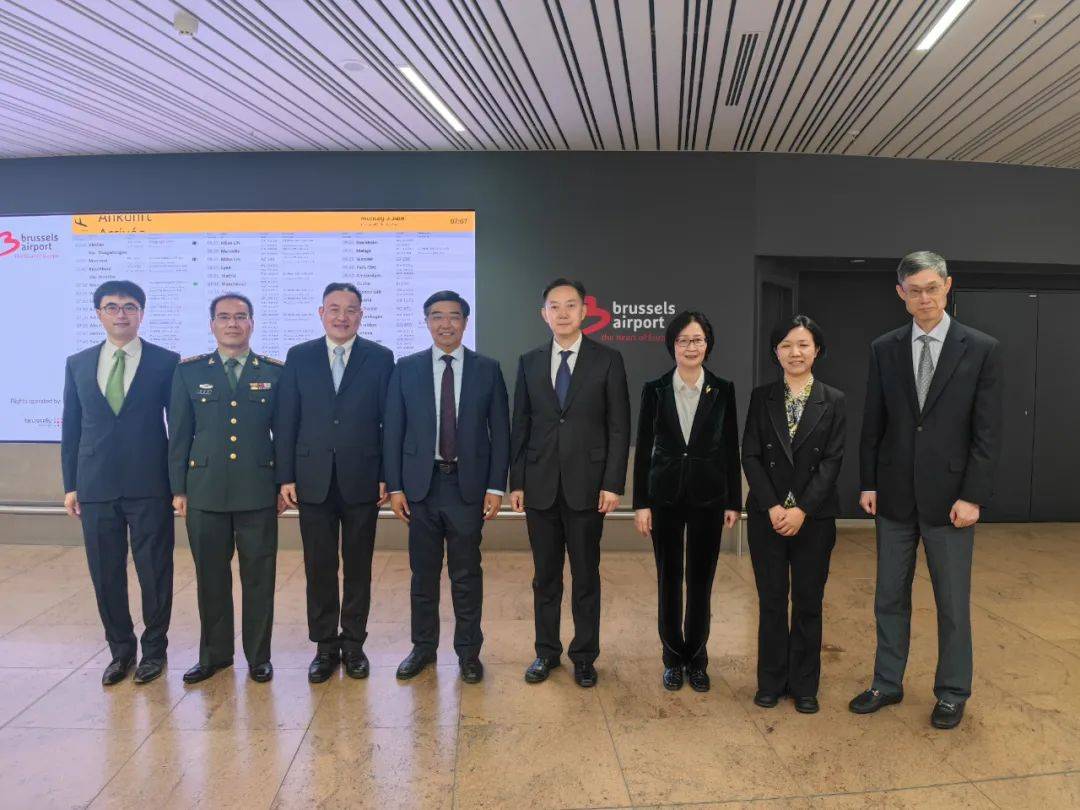 中国新任驻比利时大使费胜潮抵比履新
