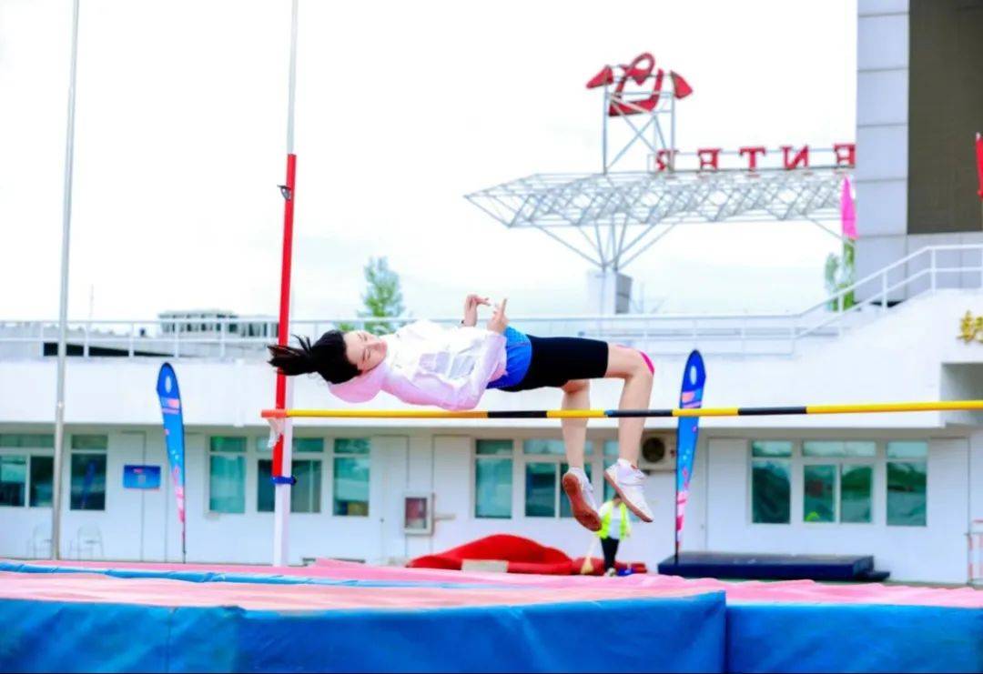 首都机场集团代表队在第三届全国民航职工田径运动会中揽获佳绩_跳远