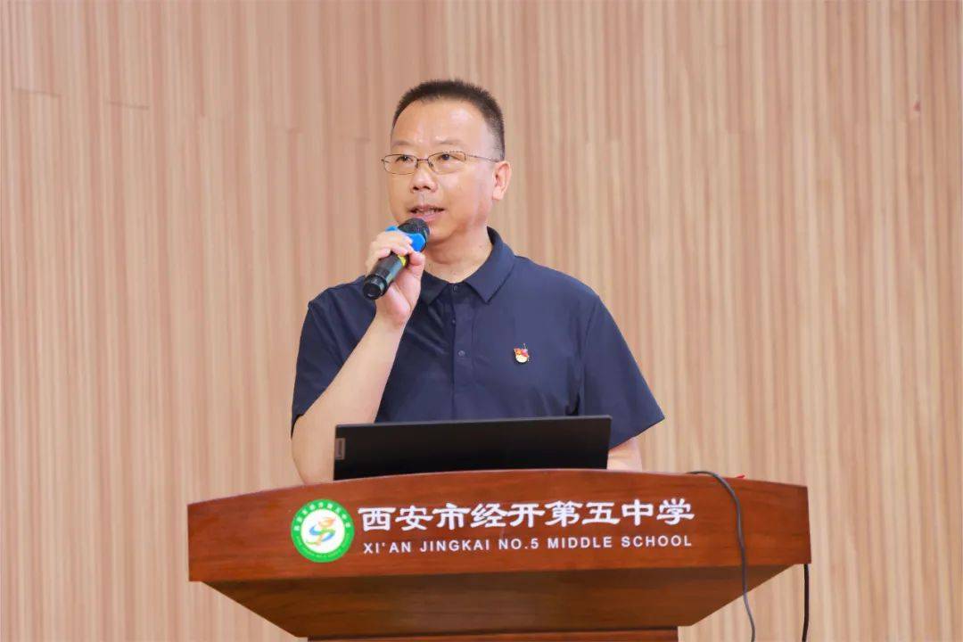 副校长卢晓鹏代表校领导致辞,当代中国青年是与新时