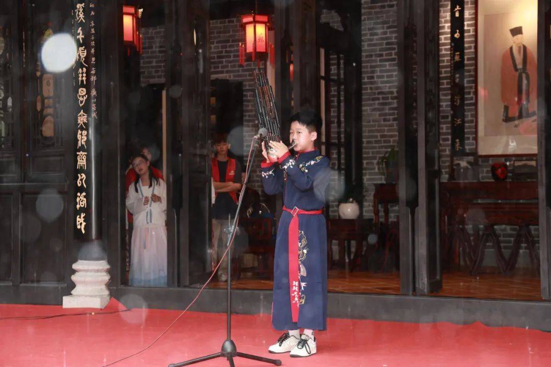 指导老师:冯依依张聪聪表演者:董钰涵 房芊缇 饶箖 吴虞 刘梓婷古琴