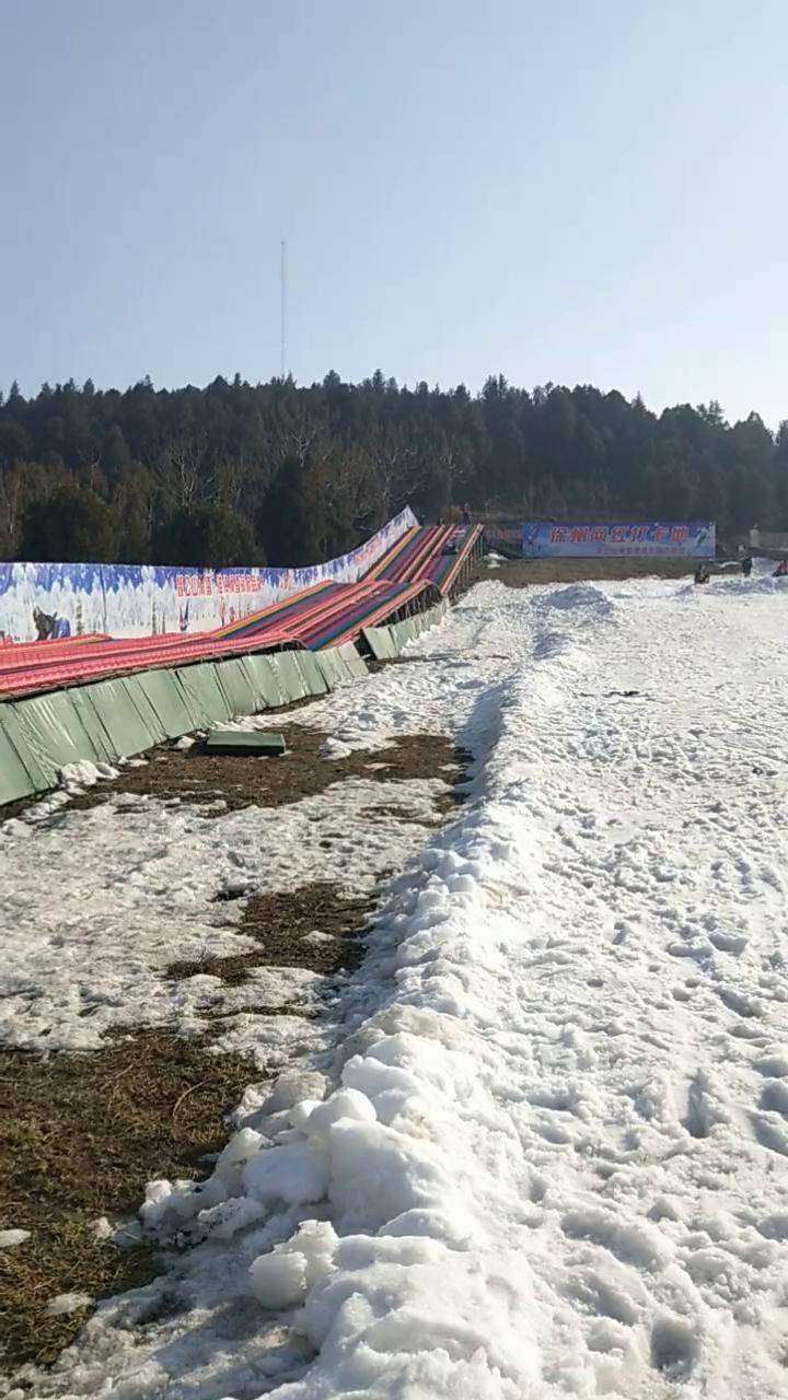 雪场滑道图片