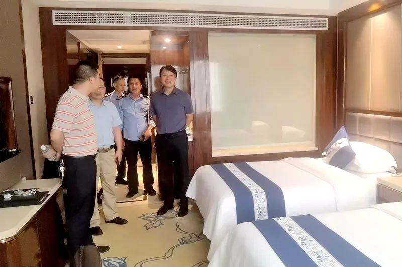 相关负责人深入振华,一中,城区四中等高考学考考点以及宏腾,金利华