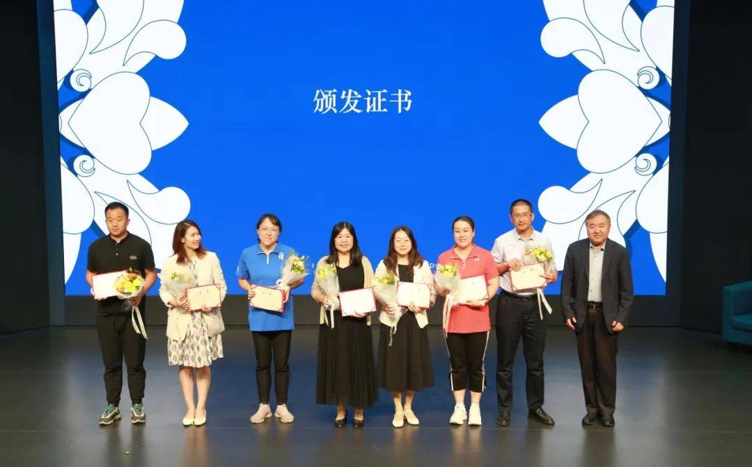 公办校派出学校代表顺义三中校长李成文,顺义十二中校长王继红也分别