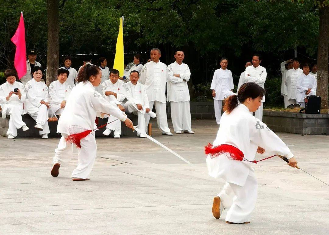 52式杨氏太极刀,54式杨氏太极剑,健身气功八段锦和太极功夫扇等项目