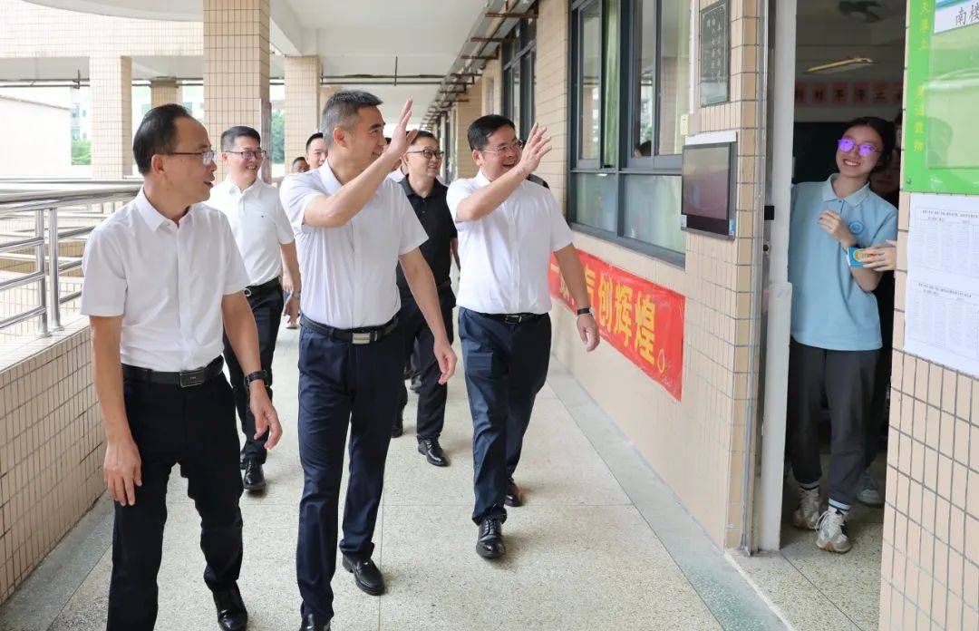 高考在即谢卫东督导检查厚街中学考点准备工作