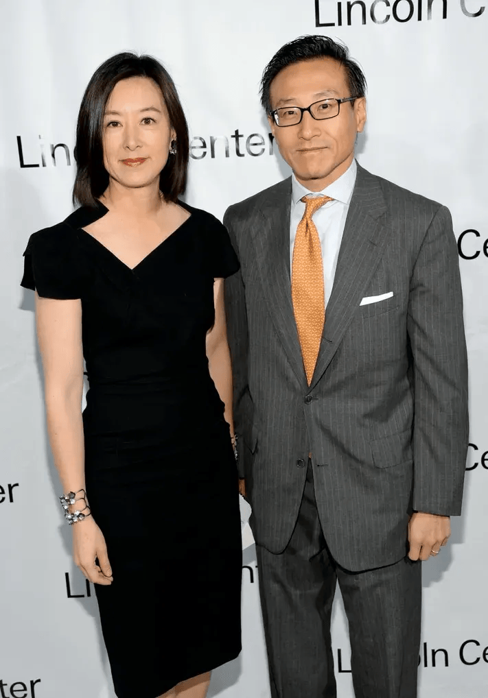 两个新晋"国民老公",有钱有脑的男人都长这样?