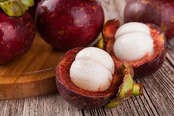 过量食用荔枝可致昏迷或脑损伤…这几类水果千万不要这样吃!