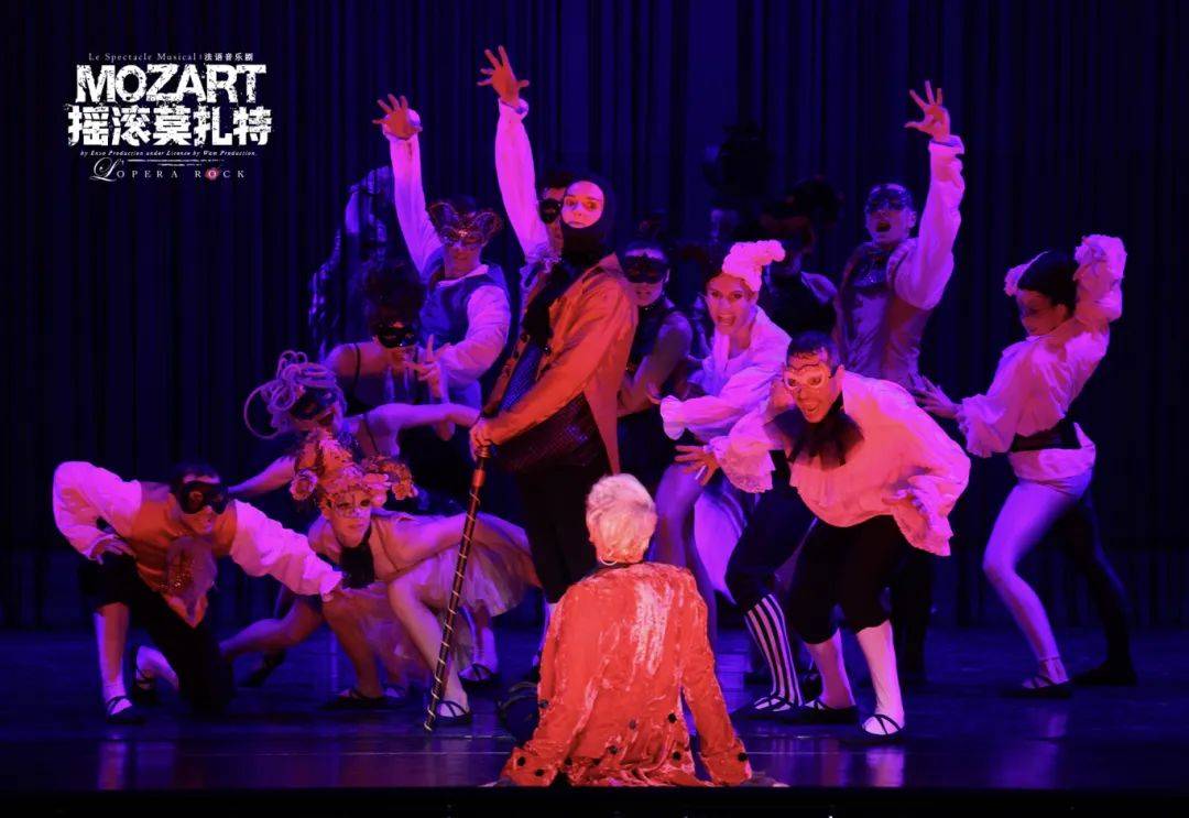 他是自由的风他只有被音乐宠爱的澄澈心灵面对注定的命运风暴天才降世