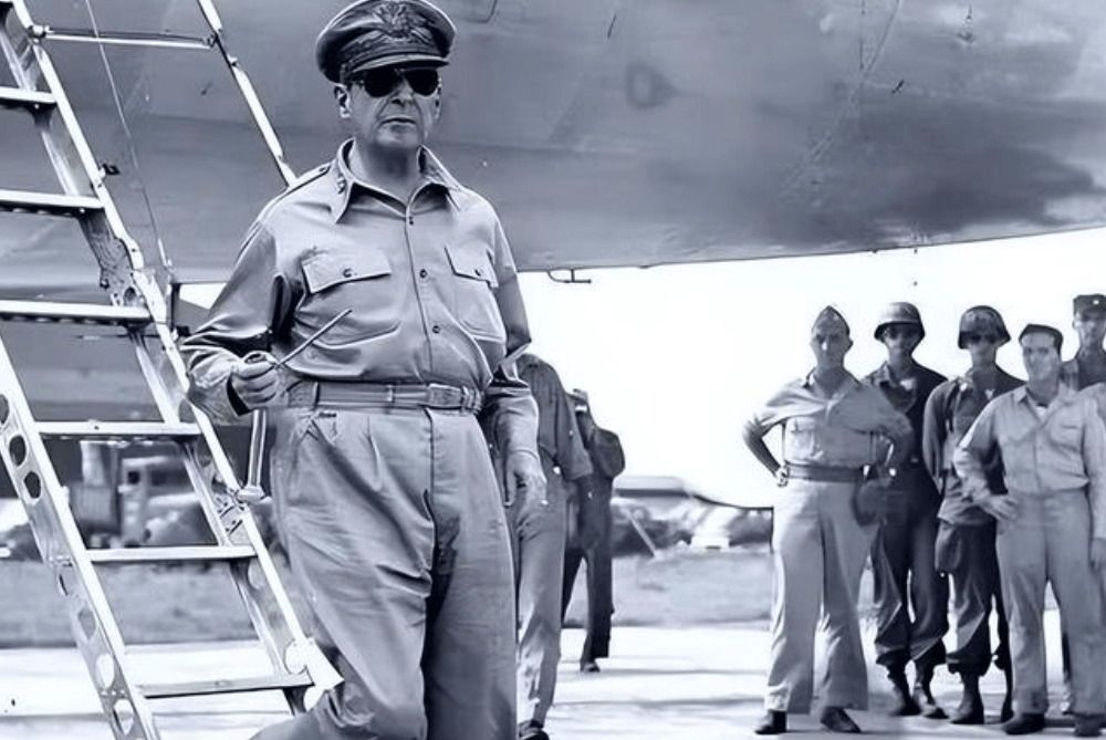 1951年4月,麦克阿瑟打了胜仗,如何被杜鲁门解职?只因犯了2大忌