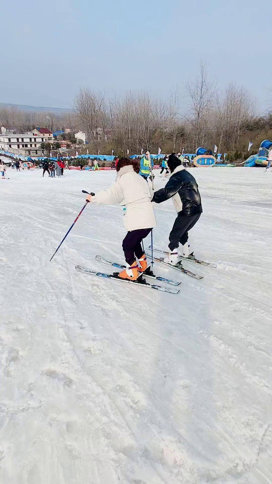 滑雪 雪地里撒欢 盱眙铁山寺滑雪场 无忧无虑的年纪 这里有个雪想请你