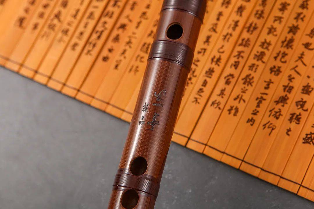 中国笛子从远古时期古笛的创造,到战国时期竹笛的萌生,以至两汉魏晋