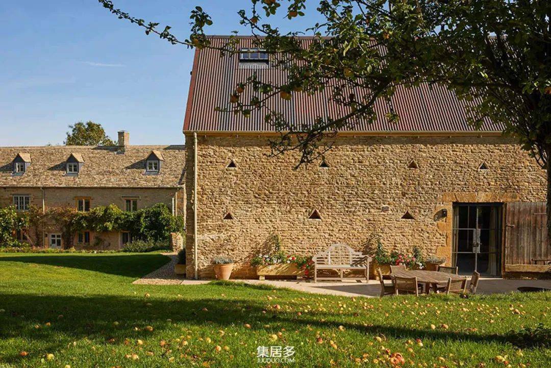英格兰古老农舍惊艳重生:木材之美与舒适装饰的完美融合