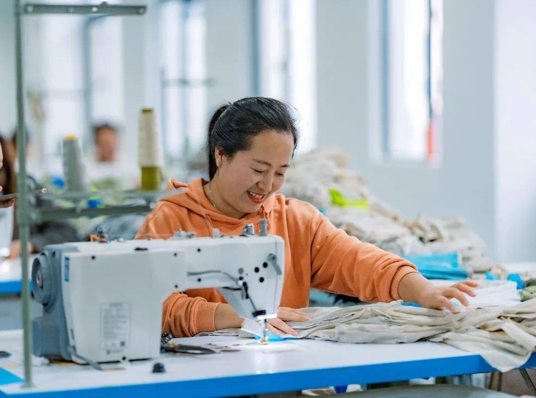 镇雄这家纺织服装企业大量招人,!