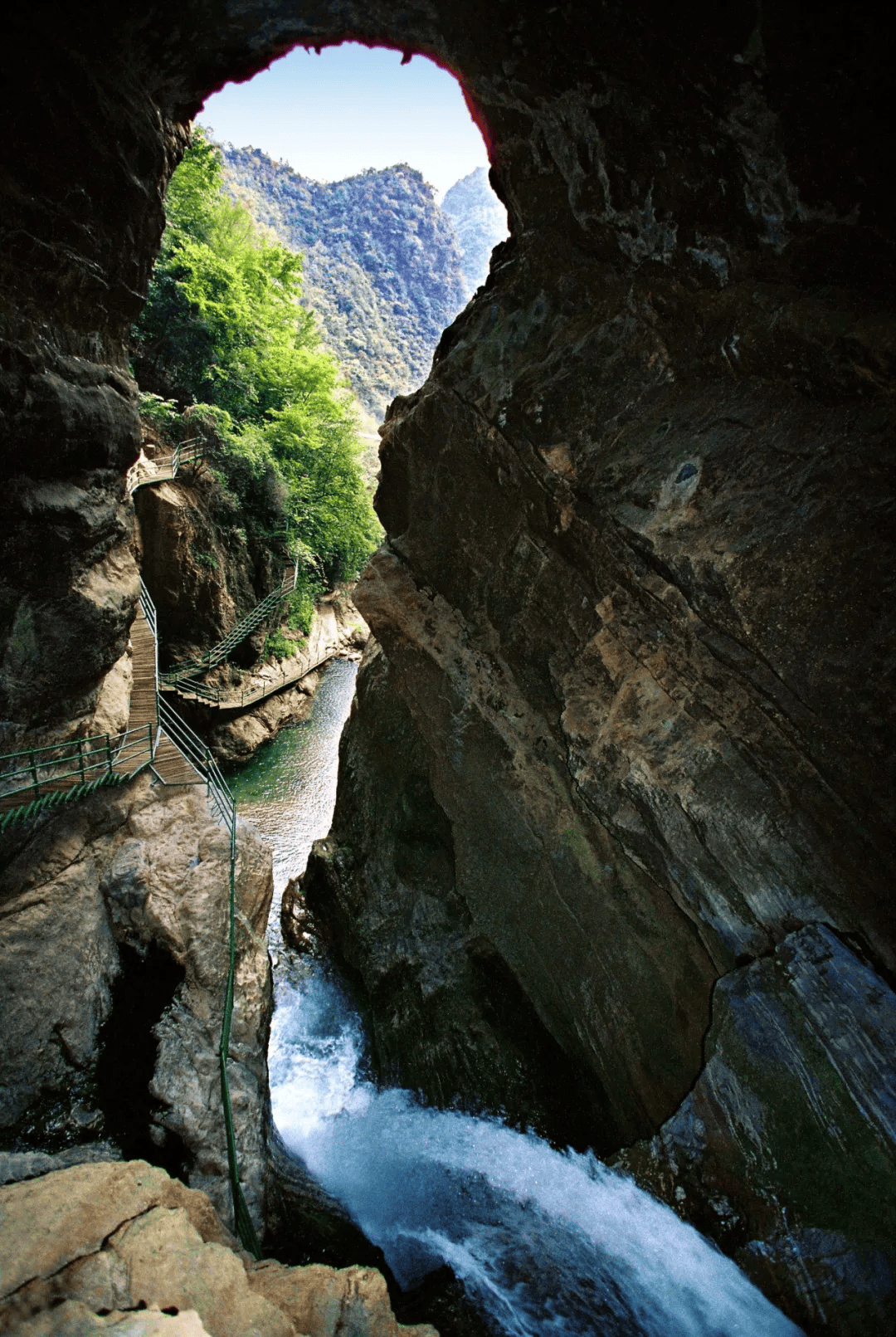 图/ 神农架景区神农顶,官门山,神农坛,天生桥,天燕,大九湖,六大景区