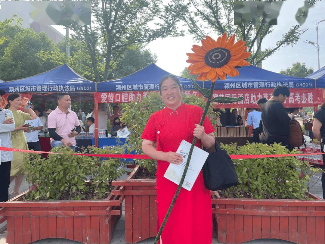 直击阜阳高考首日，这些感人瞬间！-阜阳市2021年高考成绩喜报