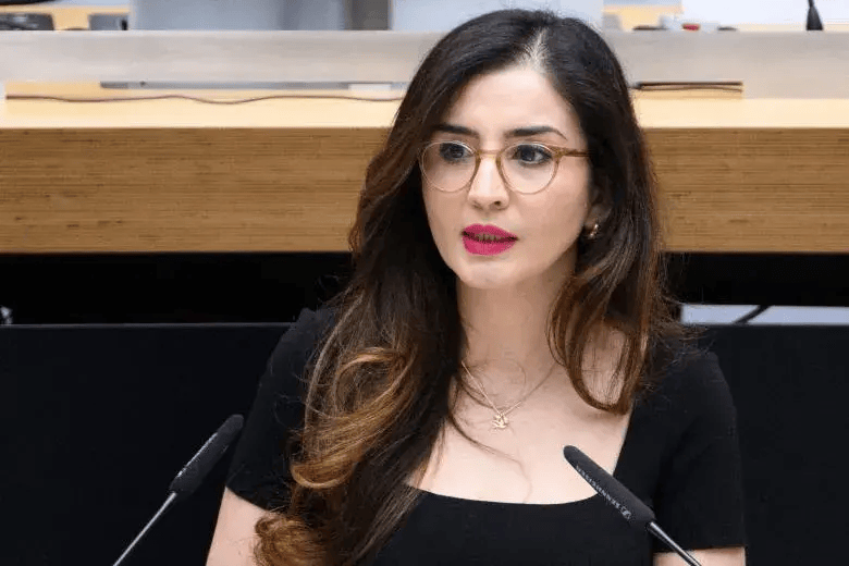 周四,绿党反歧视政策发言人图巴·博兹库尔特(tuba bozkurt)在柏林