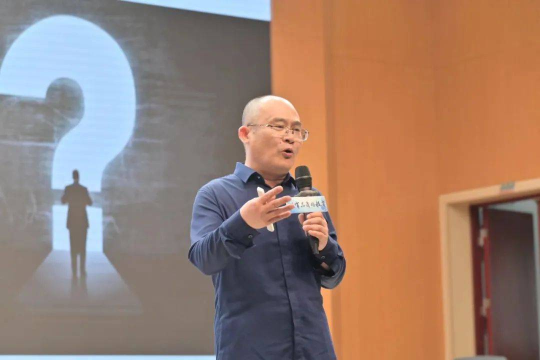 书是支架,是桥,书是在一起