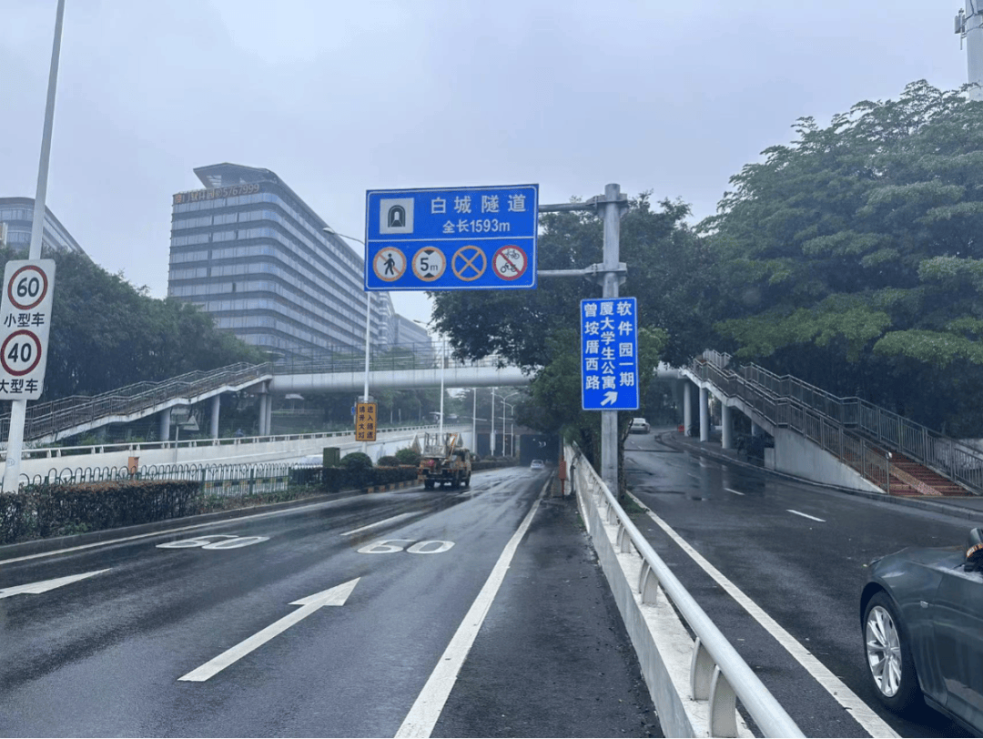 日本高速公路路牌图片