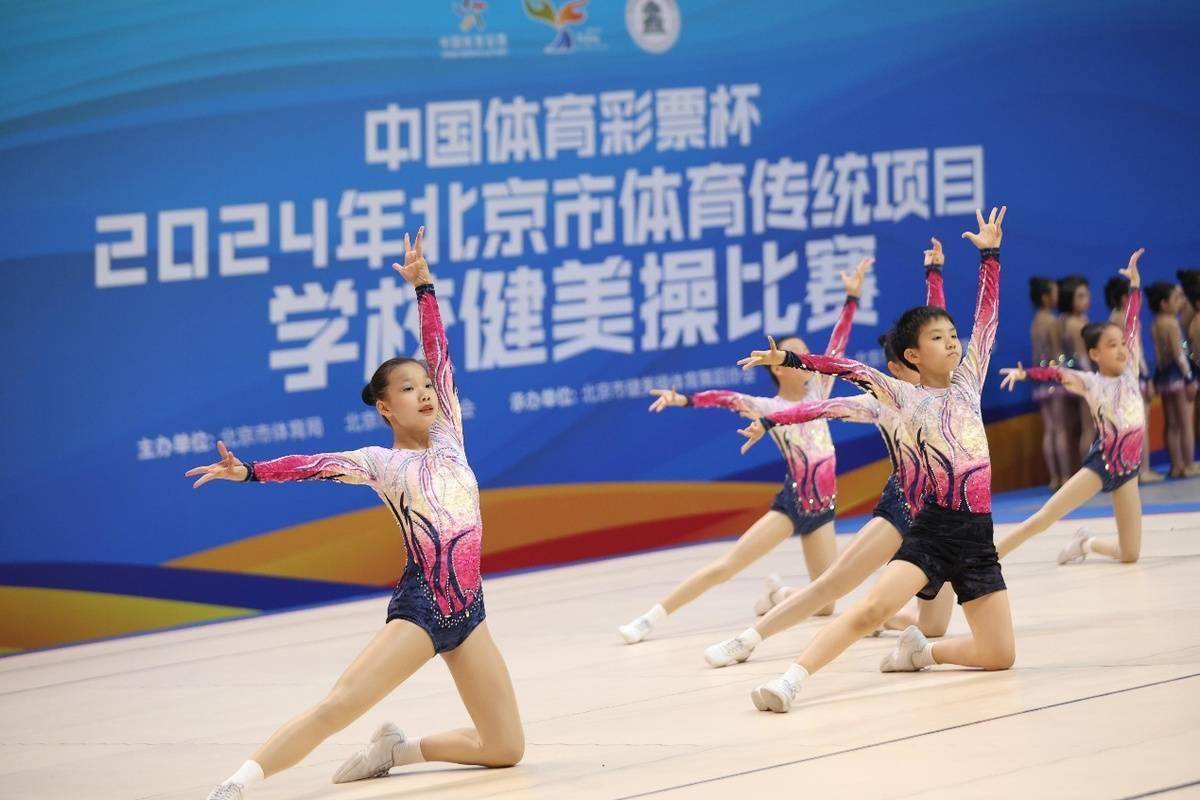 盛夏舞步燃情,青春热辣滚烫