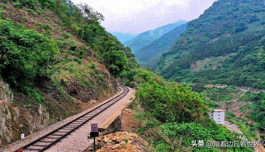 行走在百年滇越铁路"人字桥"上,追寻历史的足迹