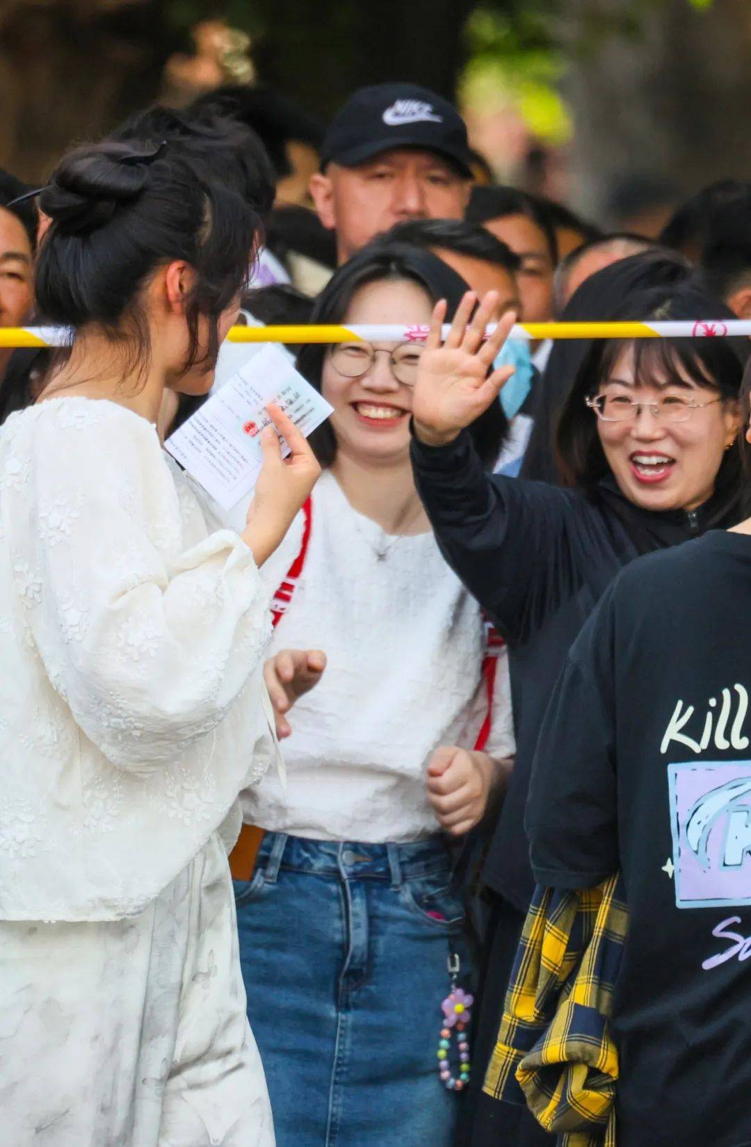 直击高考首日!试问谁折桂?今朝展羽翼!