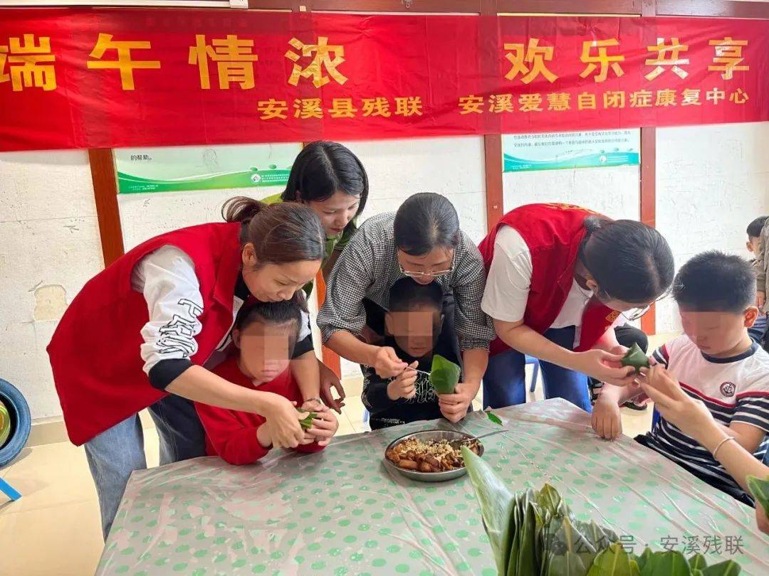 安溪县随后,志愿者们将这些新鲜出炉的的粽子和准备好的慰问品及慰问