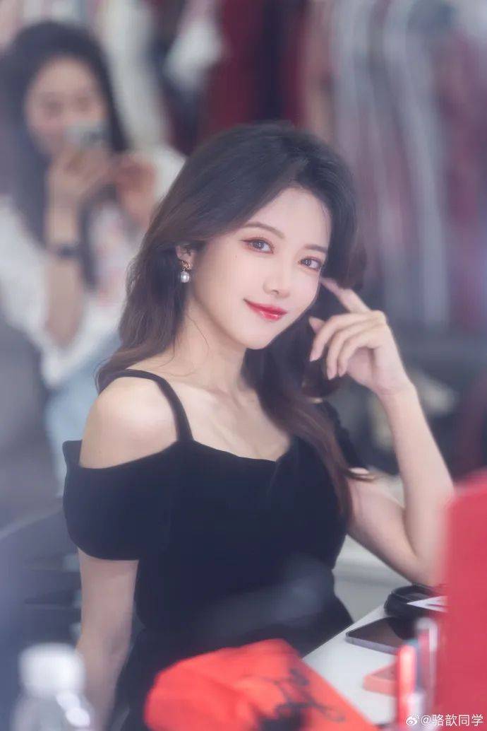 【lpl美女主持】骆歆:我们8号国风日见