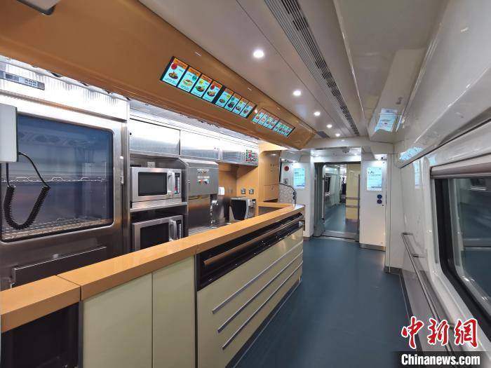 "中国造"马来西亚ets3新型米轨动车组下线