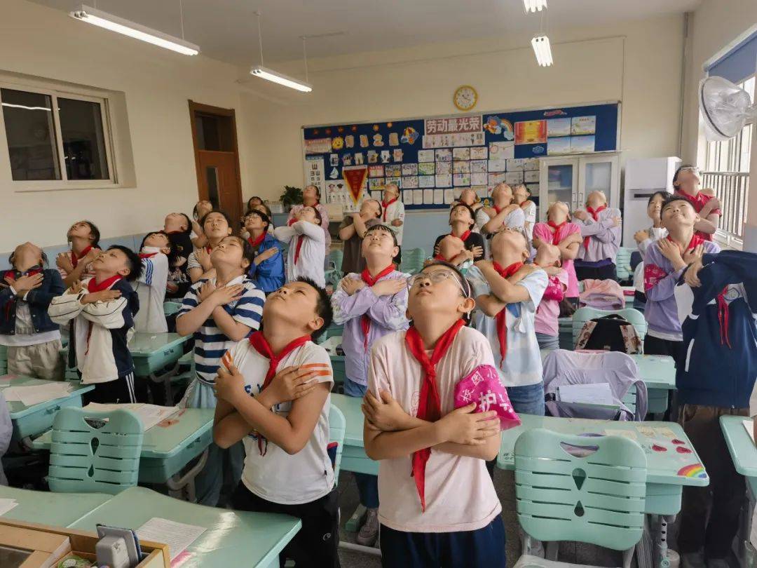 防溺常演练,安全伴我行——青岛台东六路小学开展防溺水应急演练活动