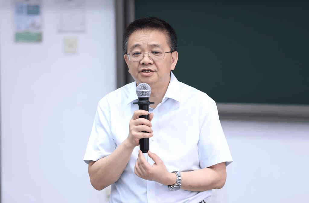 晋军老师获颁第五届清华大学"王步高通识教育奖"