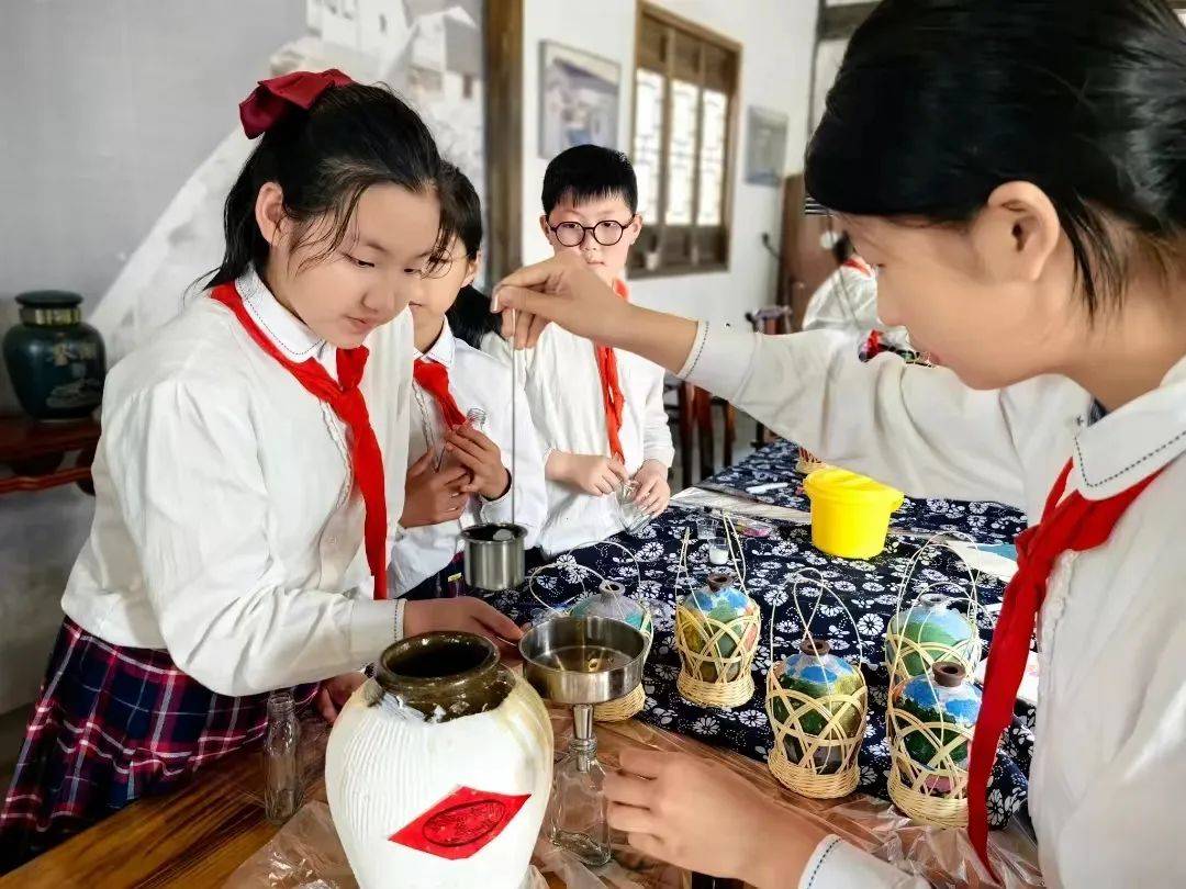 徐树兰,蔡元培,杜亚泉,徐锡麟,鲁迅,陈建功,许寿裳,夏丏尊,蒋梦麟