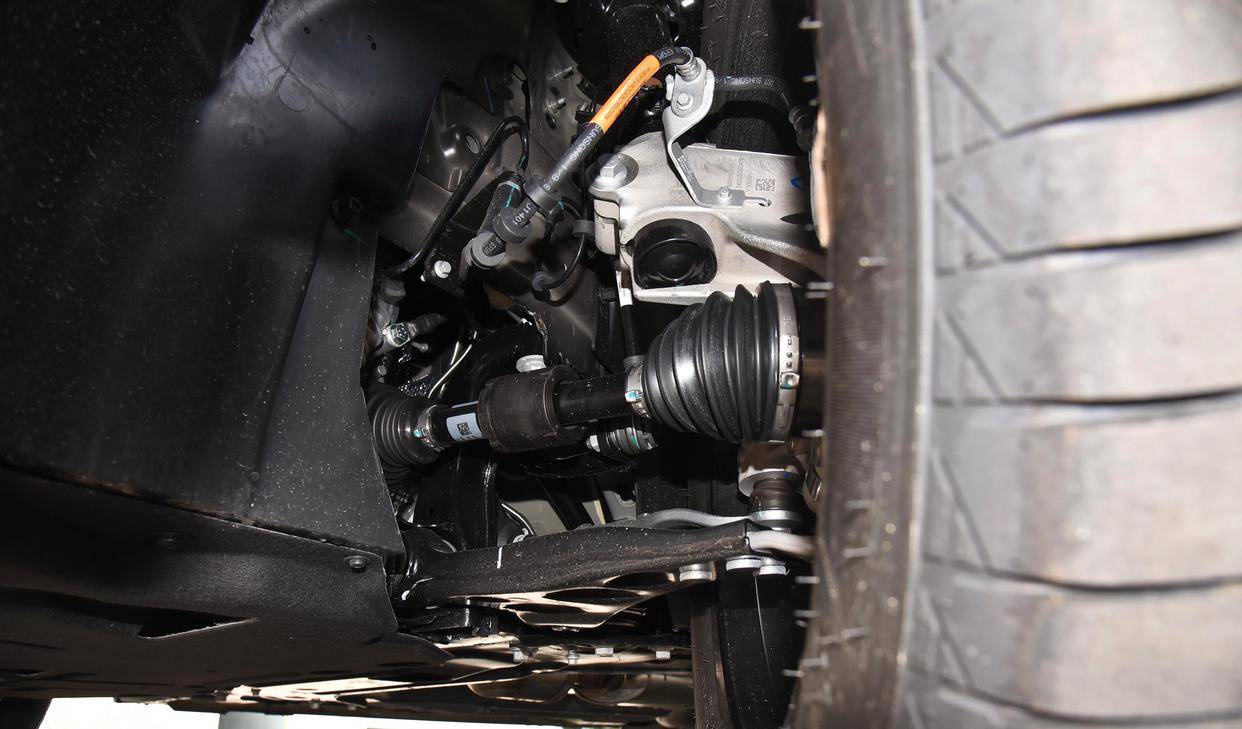 博越l所采用的cma架构,是沃尔沃与吉利联合研发的成果,为底盘品质提供