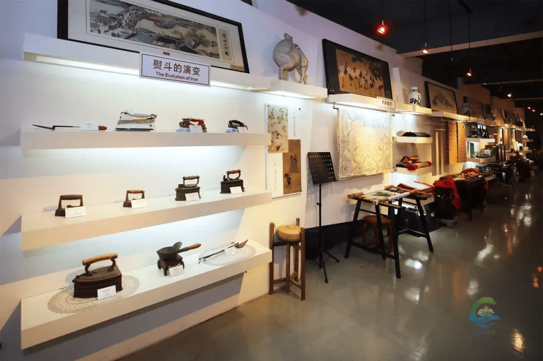 裕红祥丝绸文化博物馆位于威海市环翠区戚谷疃社区,它不仅是历史与