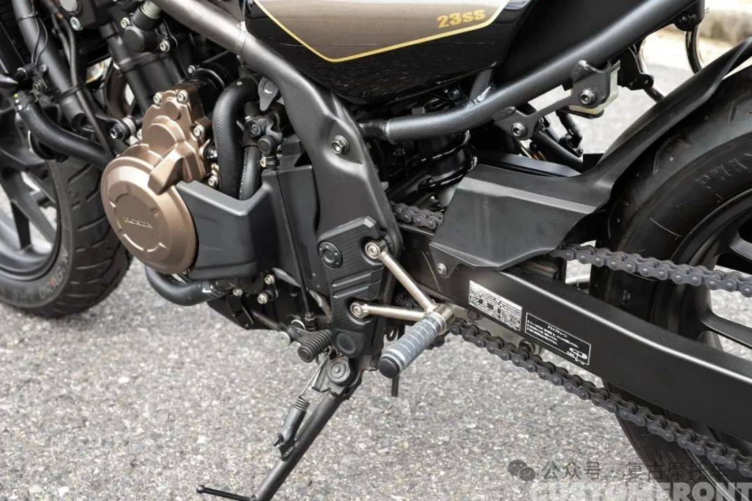 仿赛车复古改造 本田cbr400r | 每日一车