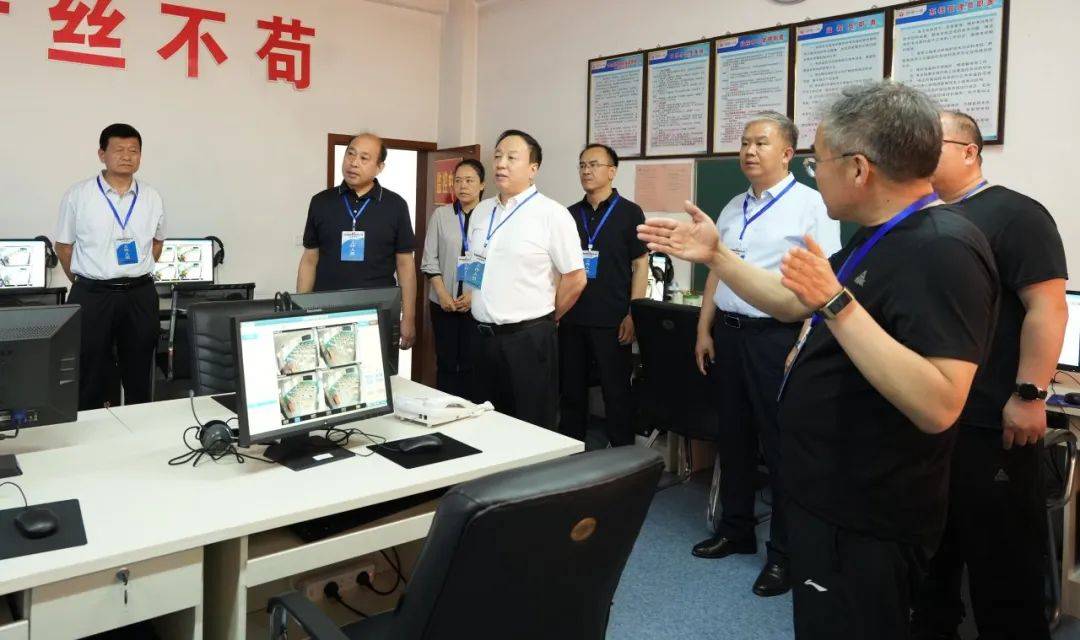市招生委员会前期就考务工作进行了详细安排,市委书记戎华奎,市委副