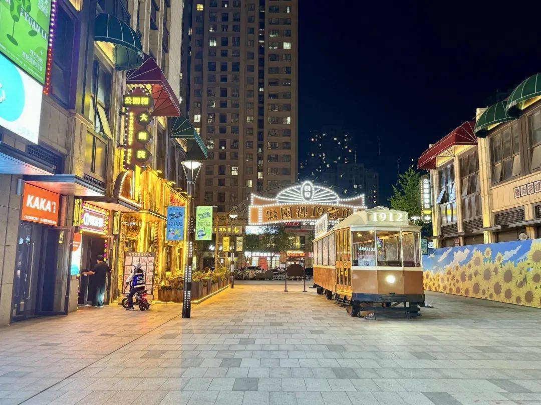郑州最大的商业街区已经开始走下坡路了？_店铺_朗悦_公园