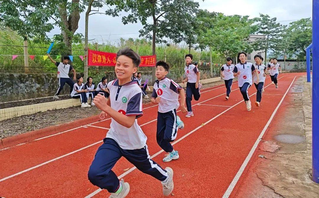 扬运动精神 展青春风采——陆丰市陂洋中学举行第三届运动会