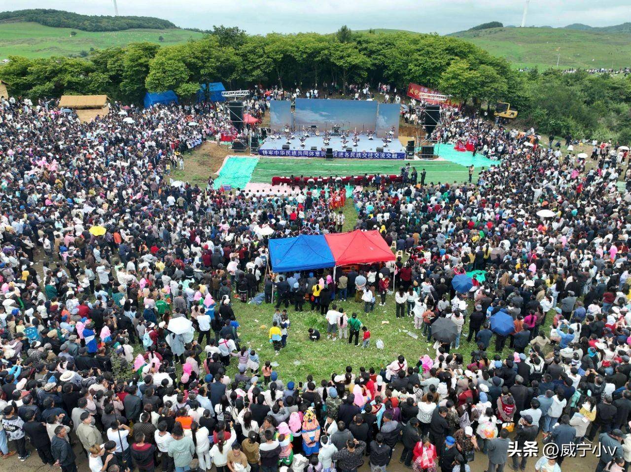 2021年威宁花山节图片